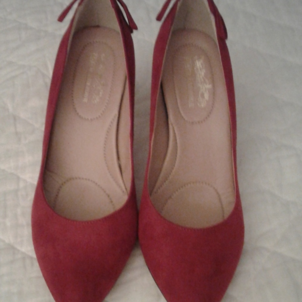 Shoes - Picture 2 of 4